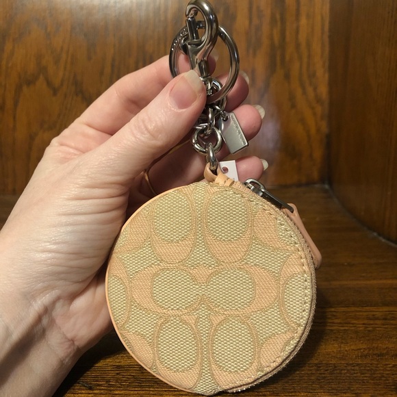 NWT-Coach-Circular Coin Pouch/Keyfob/Charm-Signature Jacquard-Faded Blush-$128 - Picture 1 of 15